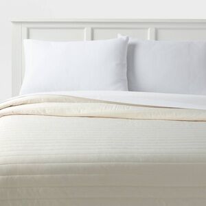 Room Essentials ivory Quilt